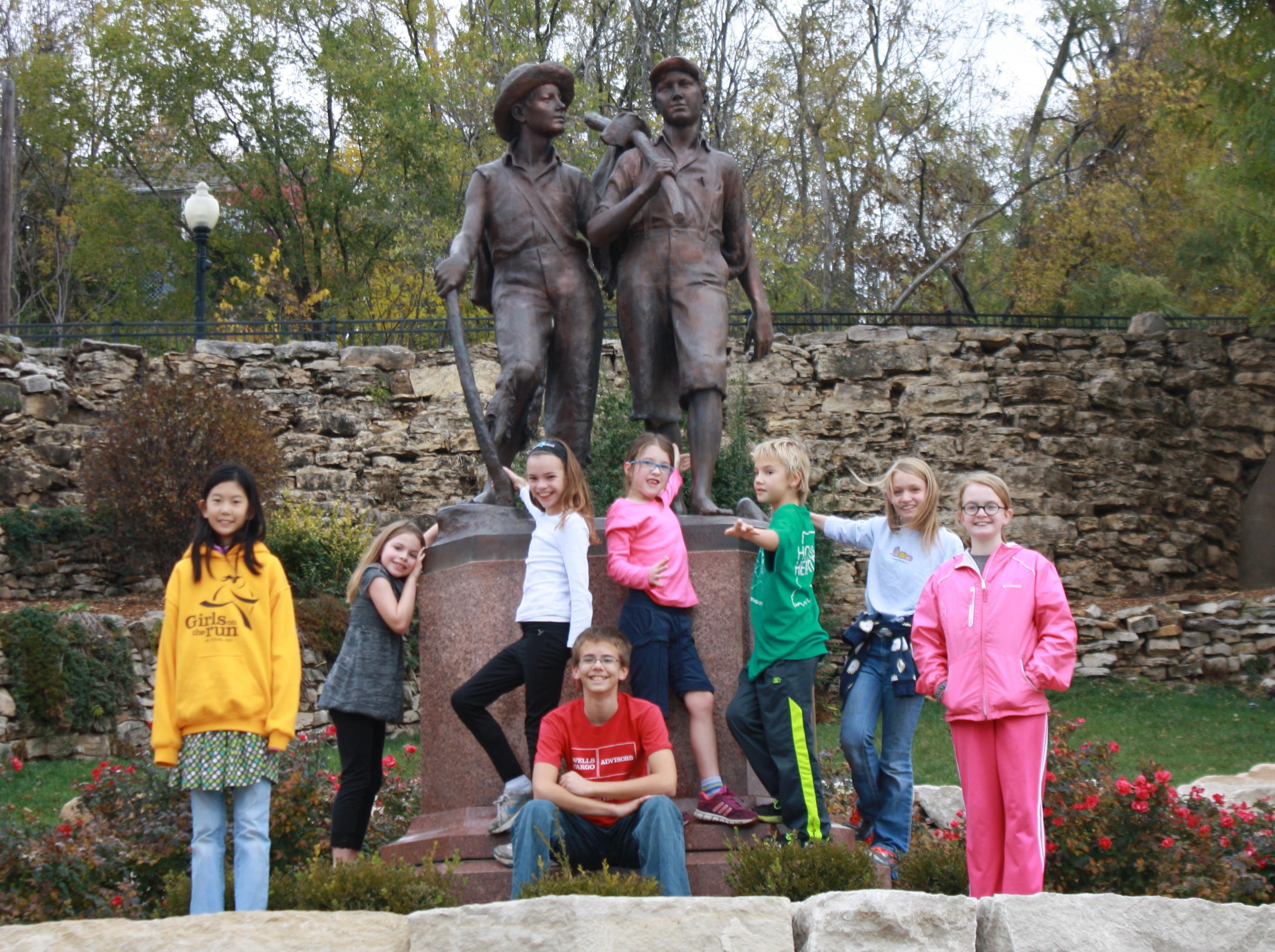 2013-11-05 Hannibal Tom and Huck Statue.jpg